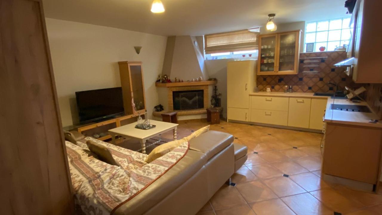 Seaside Family Apartment - Kalamata Faraí Exteriör bild